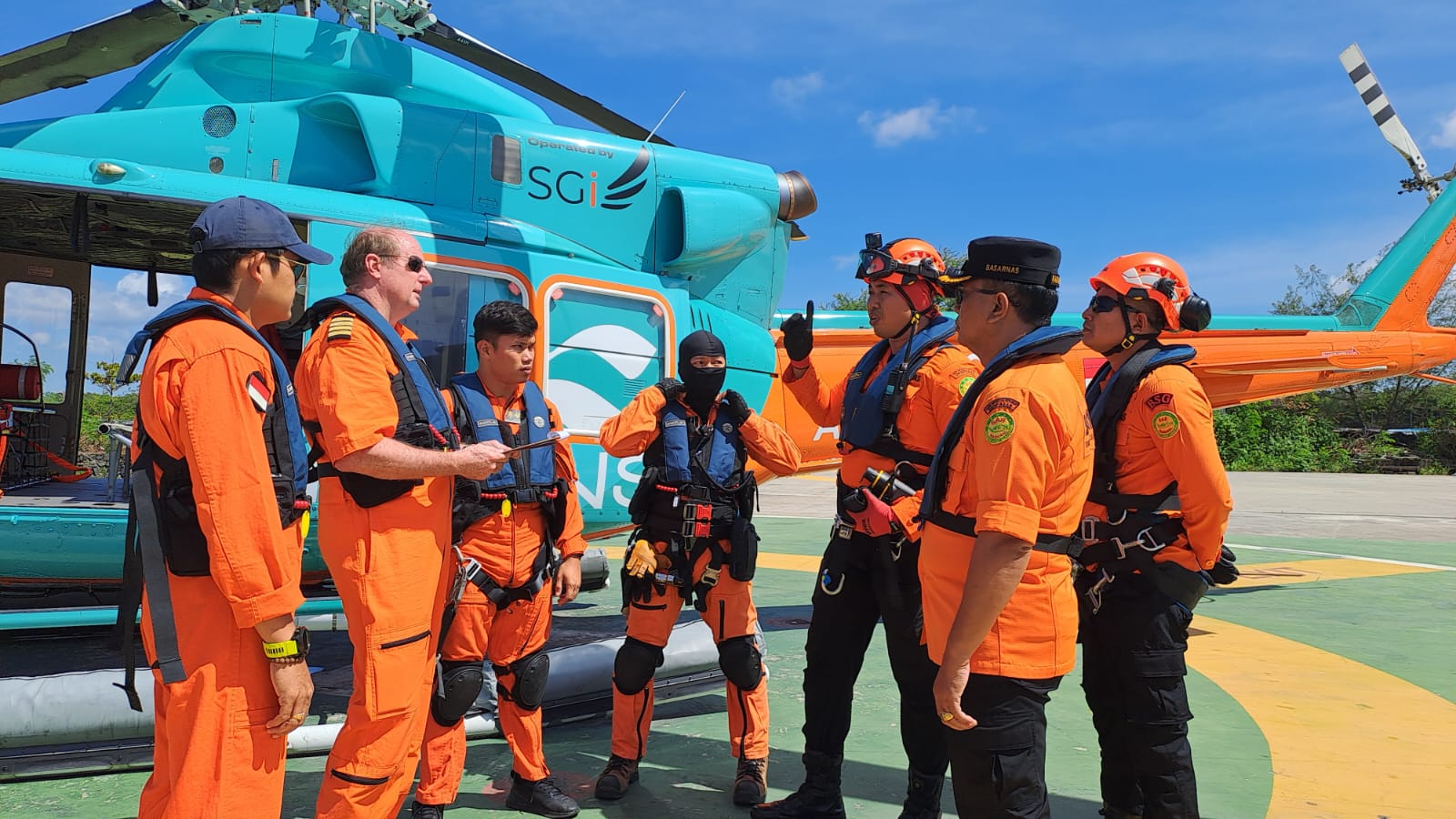 HARI KE 4 PENCARIAN 2 KORBAN YANG HILANG DI GREEN BOWL KERAHKAN HELIKOPTER FINNS SGi AIR BALI