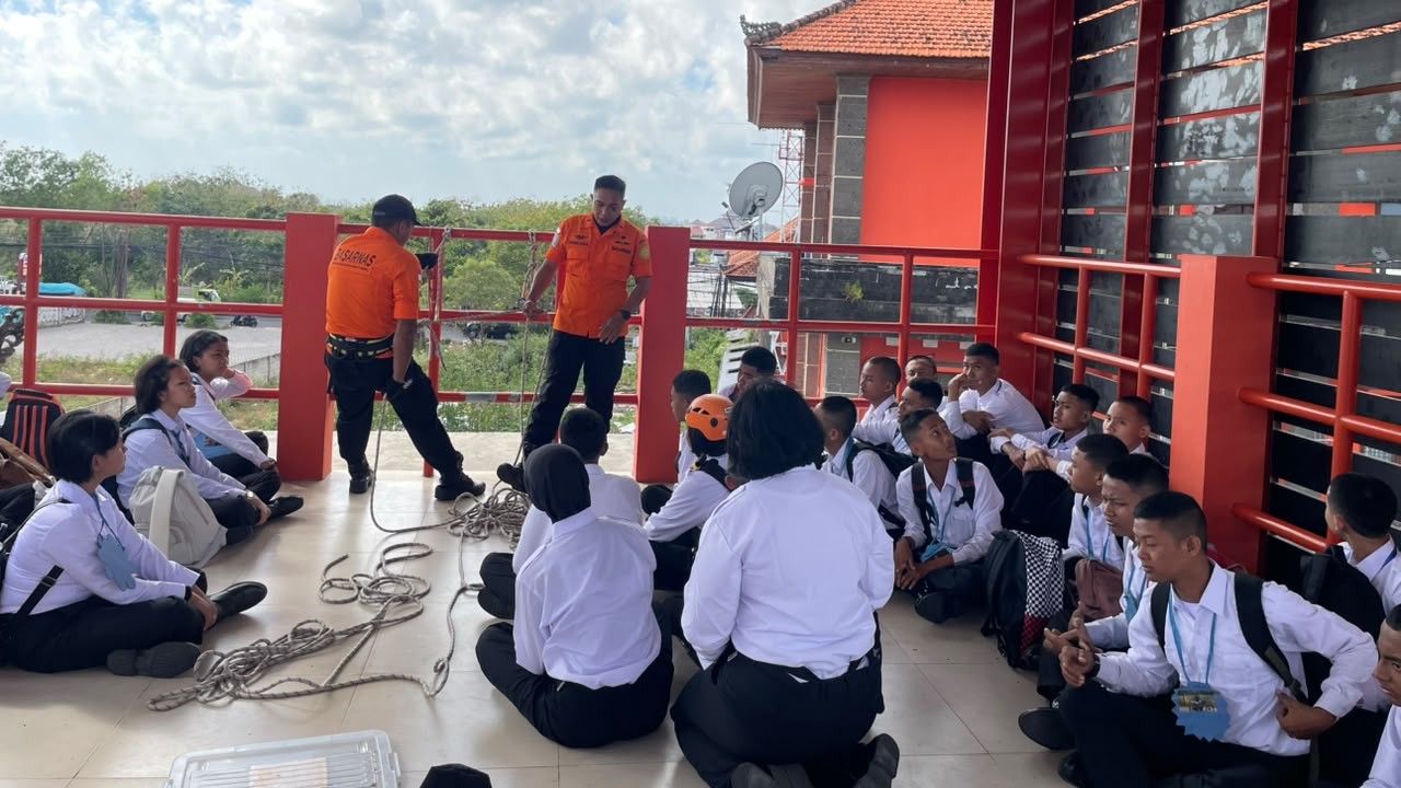 PROGRAM EDUKASI, KUNJUNGAN DARI SMK PENERBANGAN CAKRA NUSANTARA