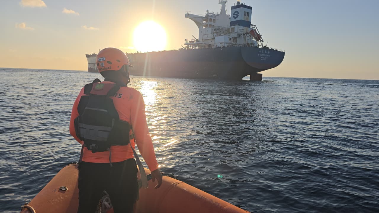 TIM SAR GABUNGAN EVAKUASI JENASAH CREW KAPAL MV SHANDONG DE YU
