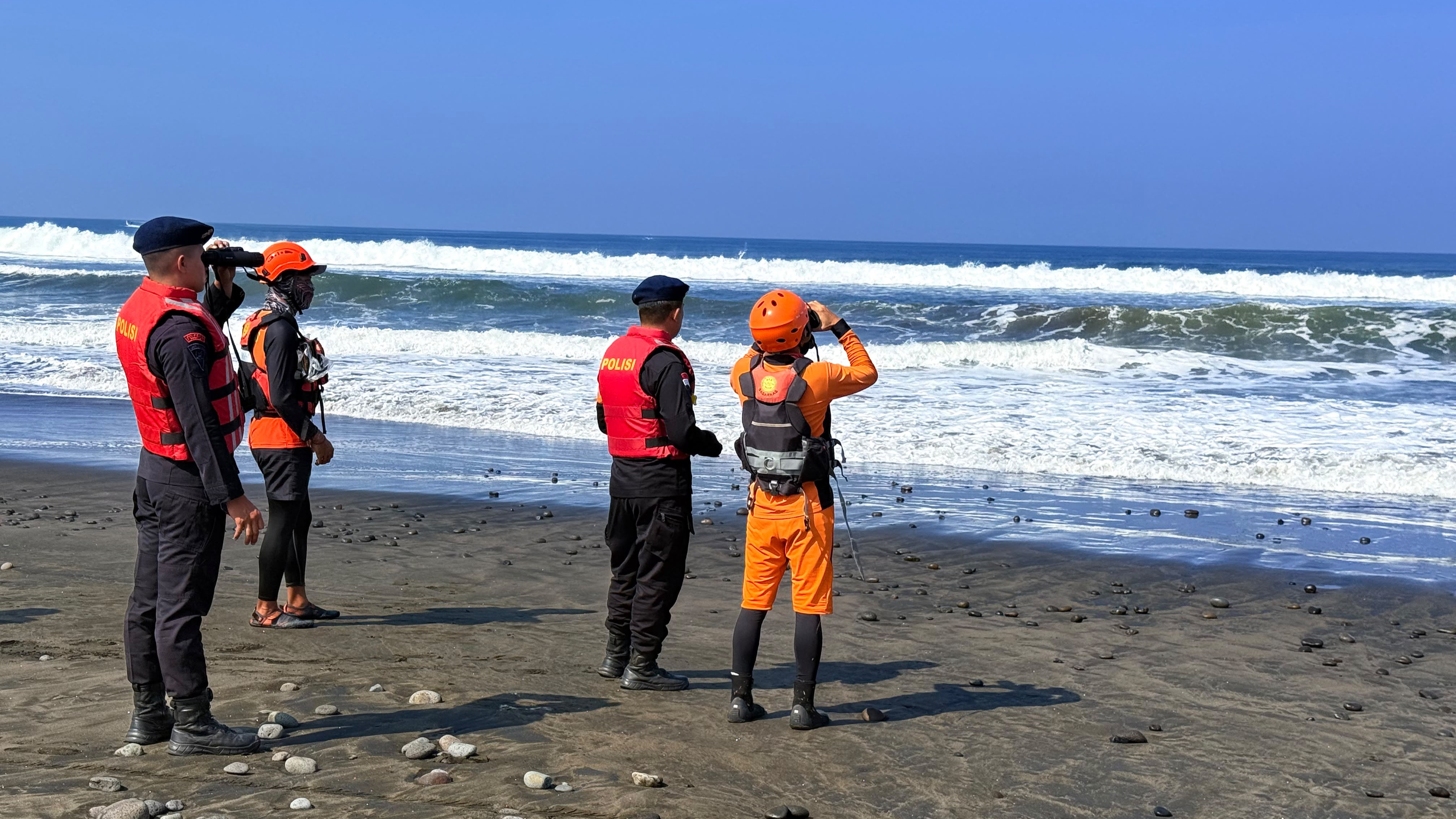 DITEMUKAN JUKUNG DALAM KEADAAN KOSONG, DICURIGAI ASMURI JATUH KE LAUT