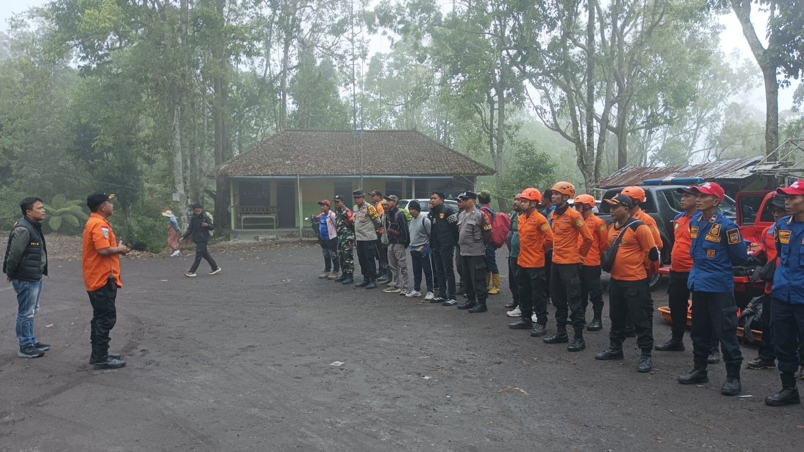 DUA PENDAKI TERSESAT DI GUNUNG AGUNG, TIM SAR GABUNGAN LAKUKAN PENCARIAN DI KETINGGIAN 2.800 MDPL