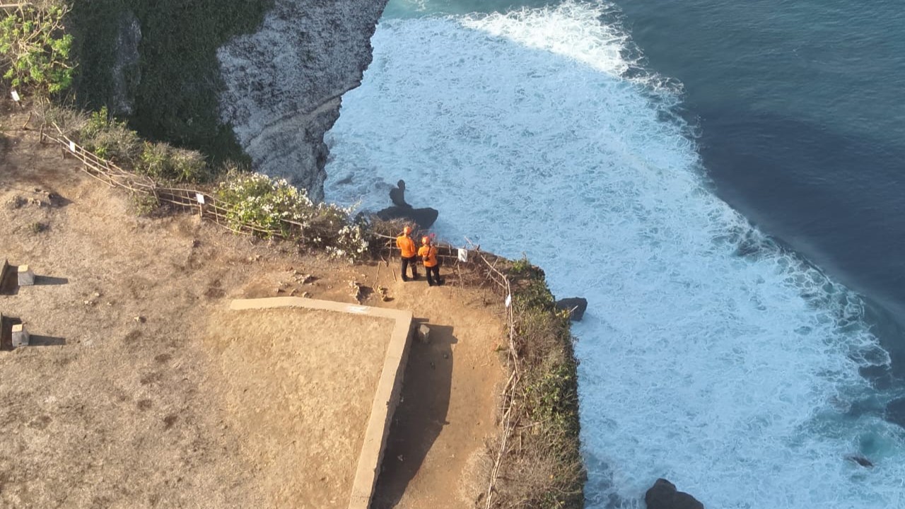 WNA RUSIA DIDUGA HILANG DI SEKITAR TANJUNG MEBULU, TIM SAR GABUNGAN LAKUKAN PENCARIAN